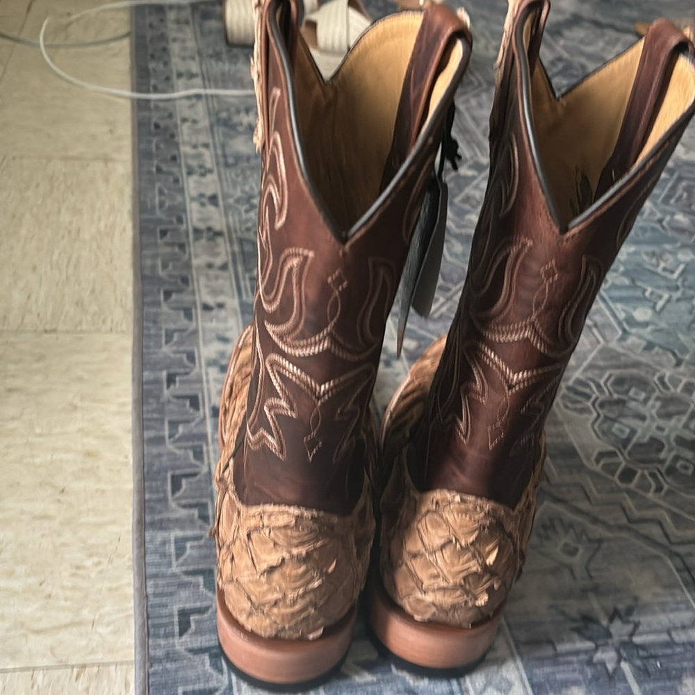 Genuine piraerucu leather - Picture 4 of 4